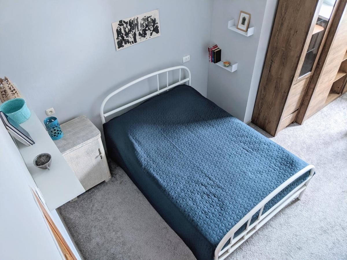 Entire 2-Bedroom Authentic Flat Kyjev Exteriér fotografie